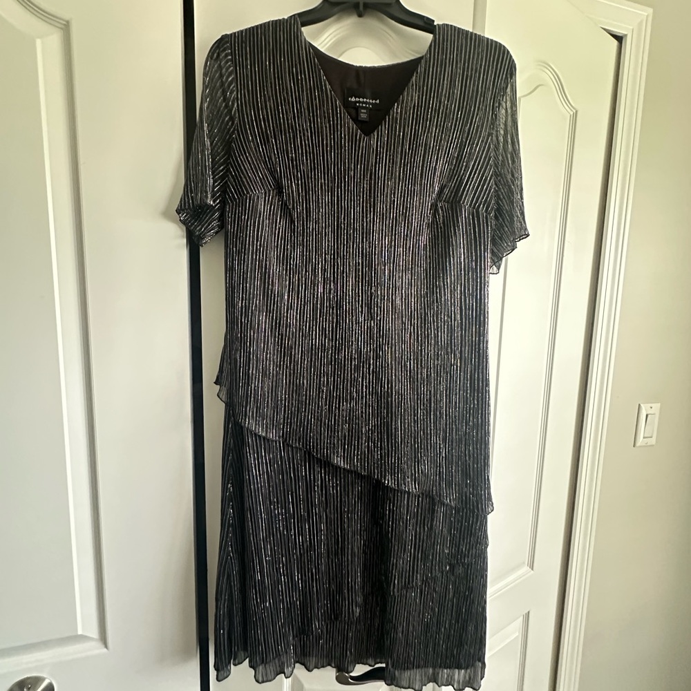 Connected apparel Women's 10 Black Evening Cocktail Dress Short Sleeves V-Neck